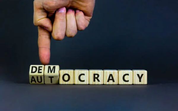12 demo autocracy